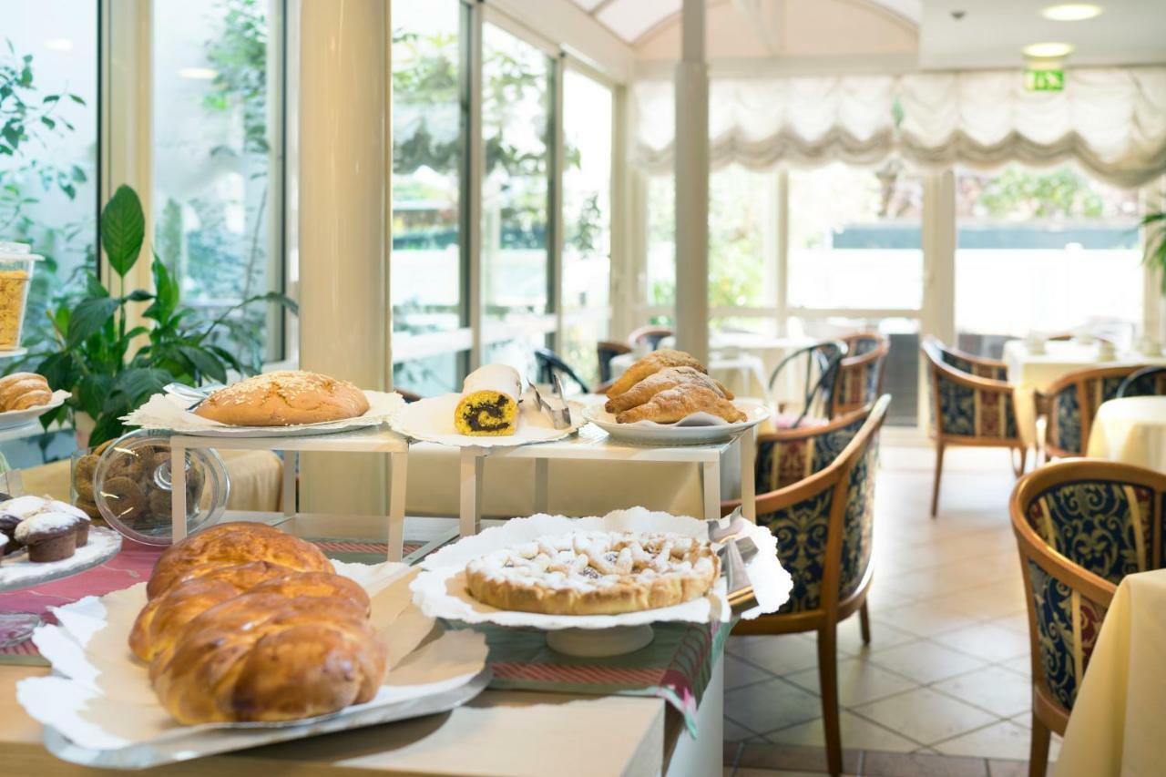 Hotel Tulipe Nazionale Riccione Exterior foto